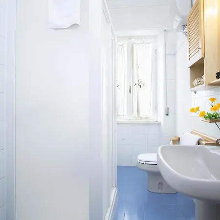 Sunny Corner Apartment
