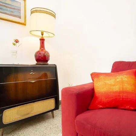 Sunny Corner Apartment